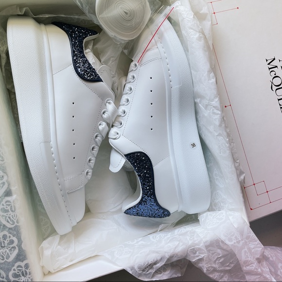 Alexander McQueen
Oversized Glitter Counter Sneakers - Picture 3 of 5